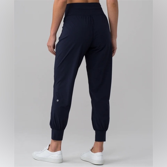 Lululemon Sun Setter Jogger (28") size 2 - Picture 5 of 8